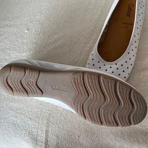 Gabor off-white pearlized leather flat